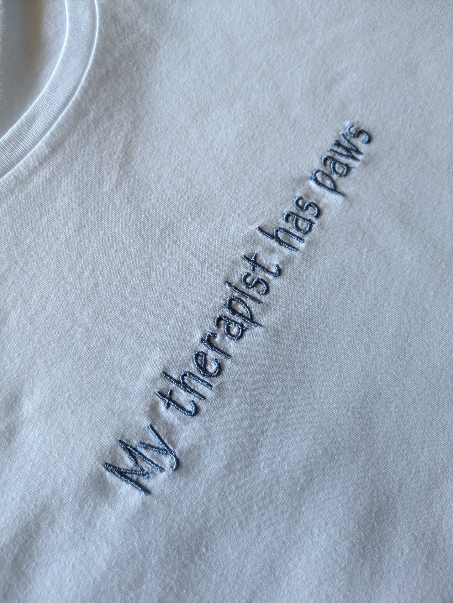 tshirt ricamata, my therapist has paws, fureverstitch, ricamo