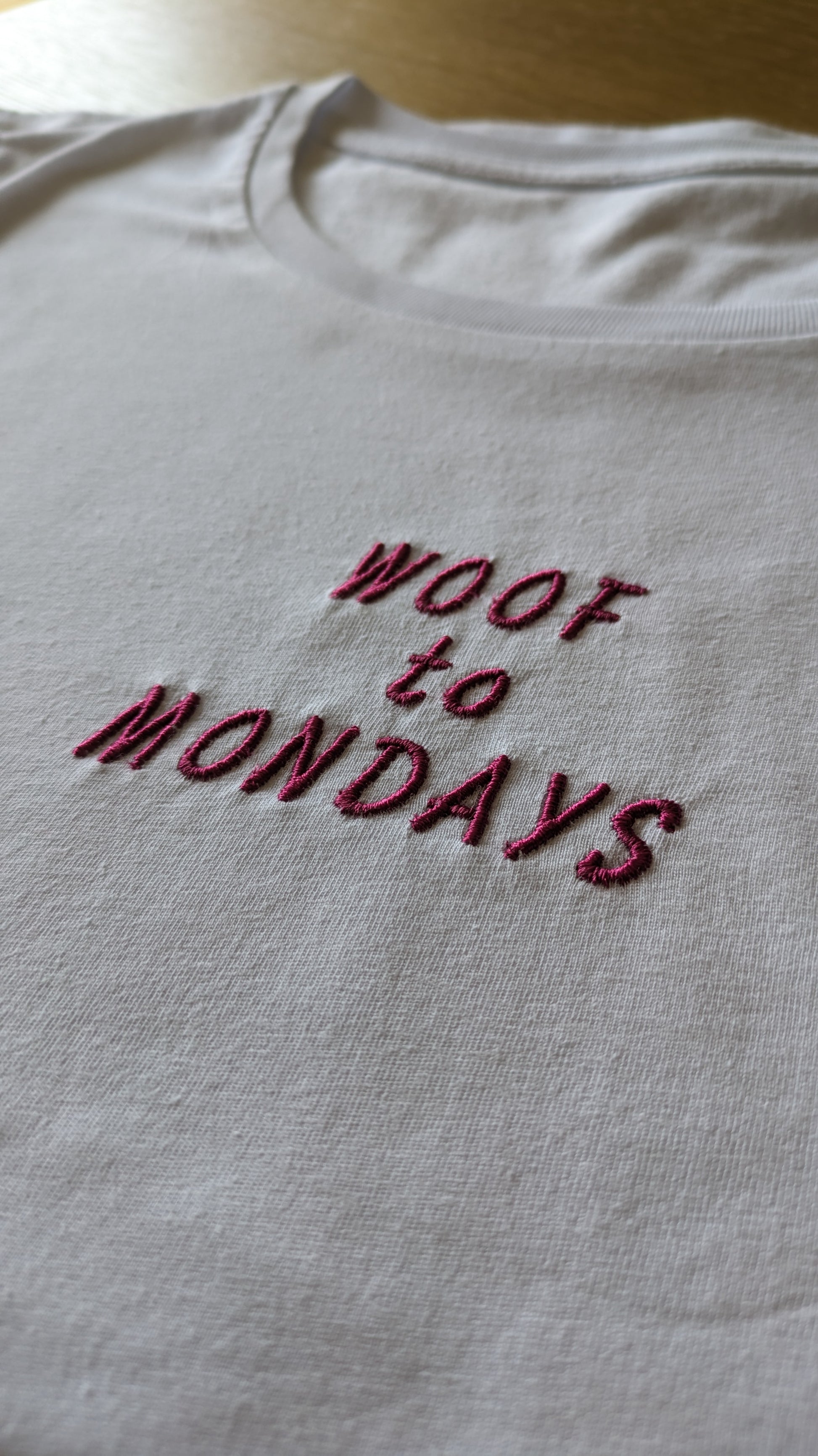 t-shirt ricamata, dettaglio, woof